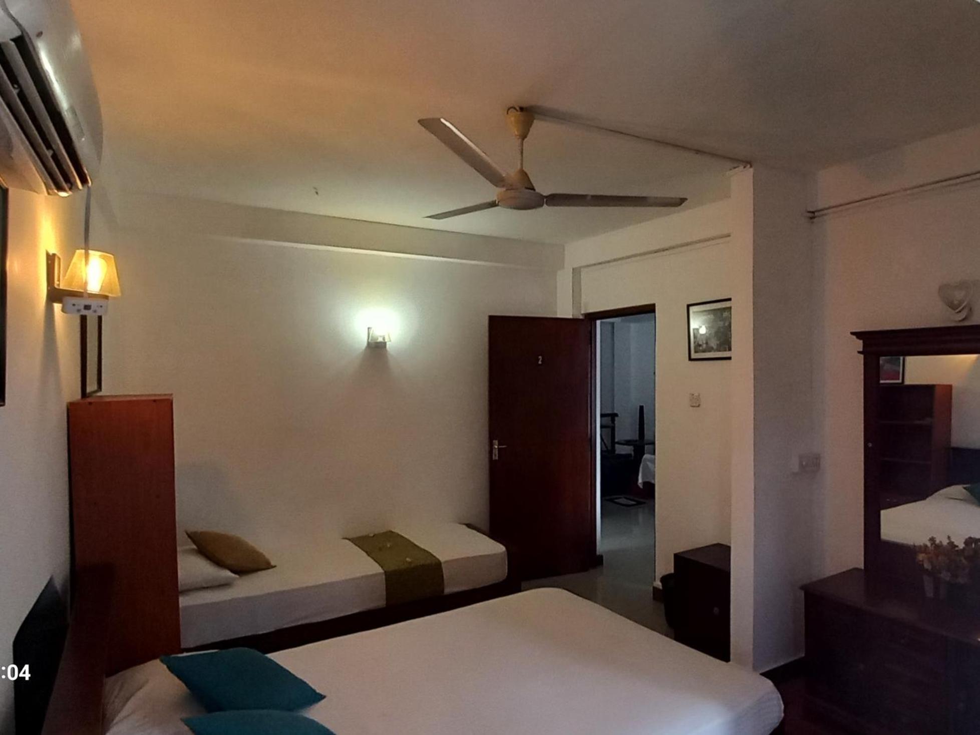 Days Inn B/B Kandy Exterior foto